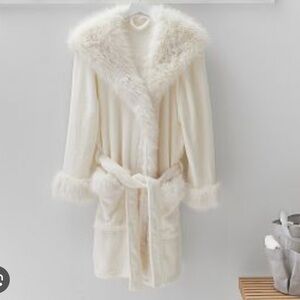 Pottery Barn Cream Faux Fur Robe